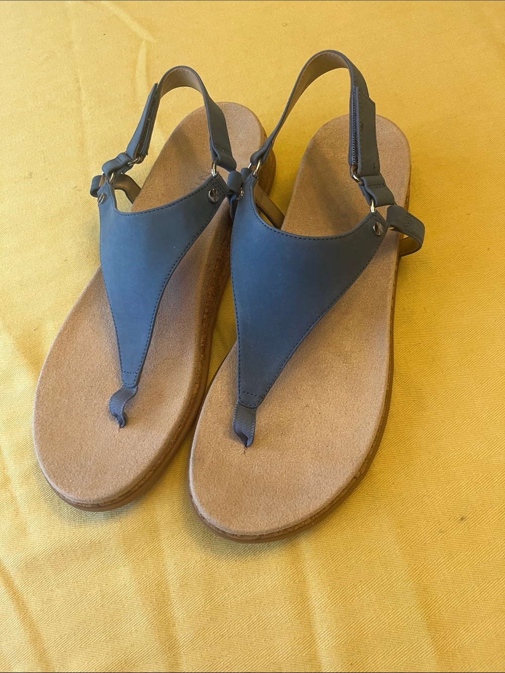 Vionic women’s T-strap Slingback Sandals with Tan Footbed